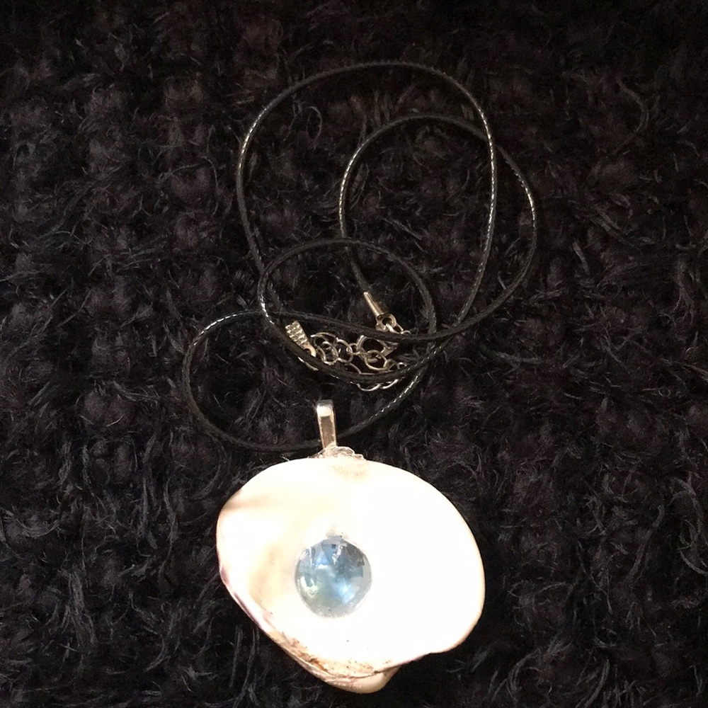 SeaShell Necklace Hand Created - Picture 5 of 17